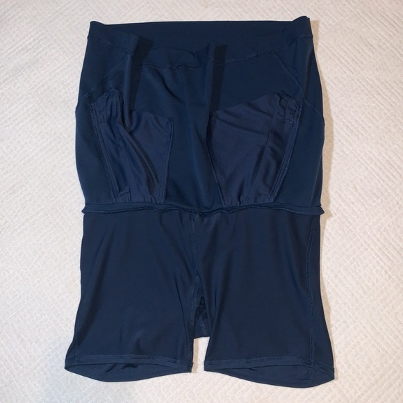 Under Armour Golf Skirt/Shorts/Skort, Navy Blue, Size Small - Picture 9 of 10